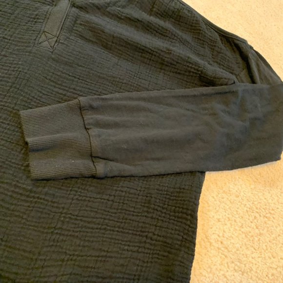 Red Haute Black One Cold Shoulder Two Texture V-neck Shirt Size S NWT - Picture 7 of 13